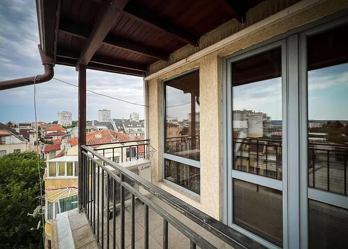 Casa Raya Apartment Warna